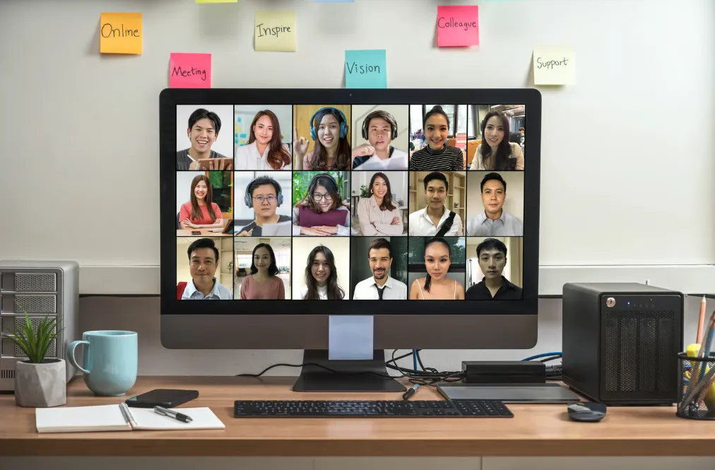 Pantalla con una videoconferencia de equipo