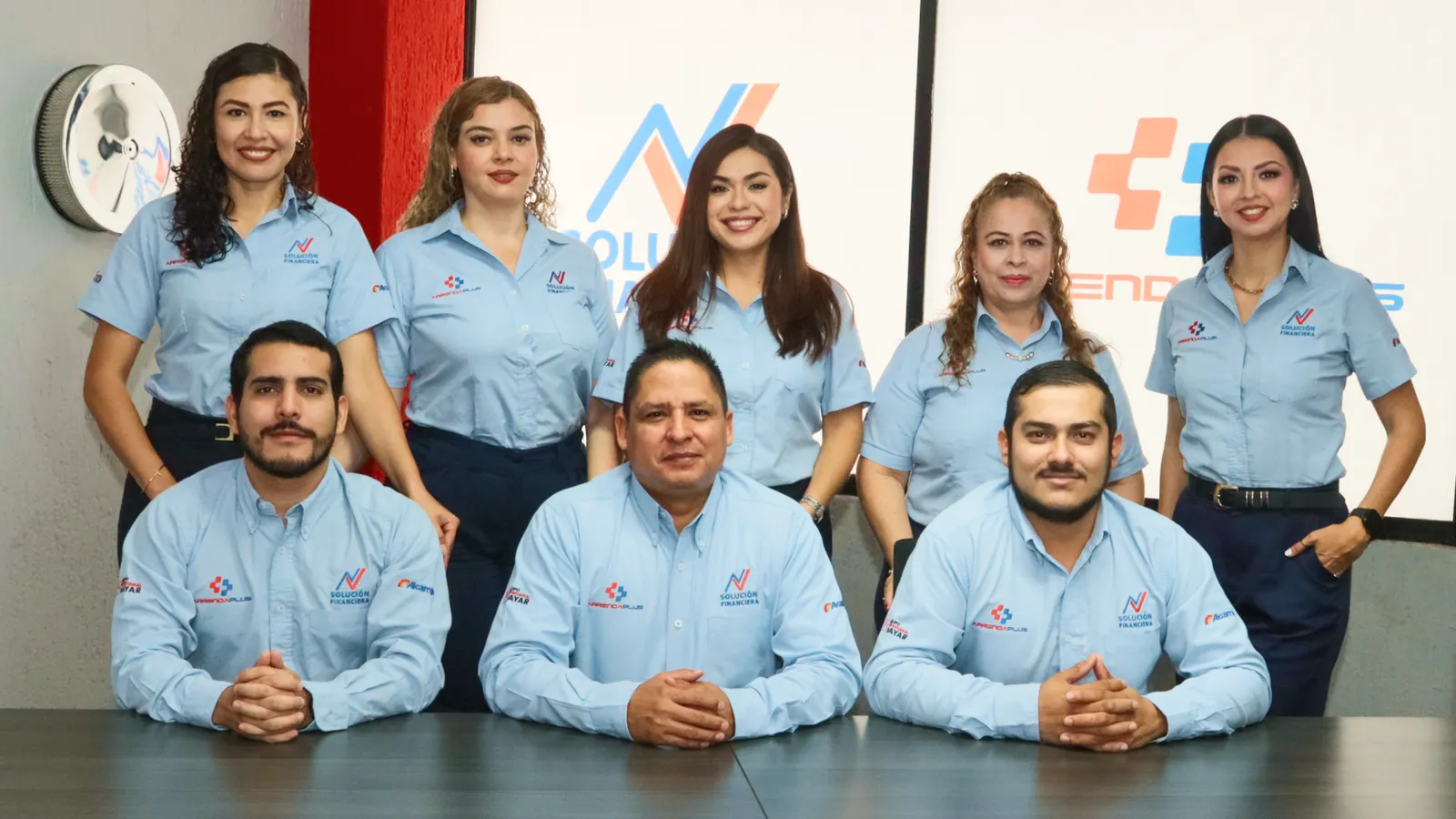 Equipo de ArrendaPlus en sus oficinas de Tepic, Nayarit